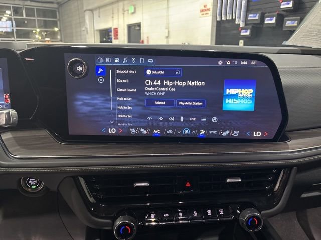 Used 2025 Chevrolet Suburban Premier image 22