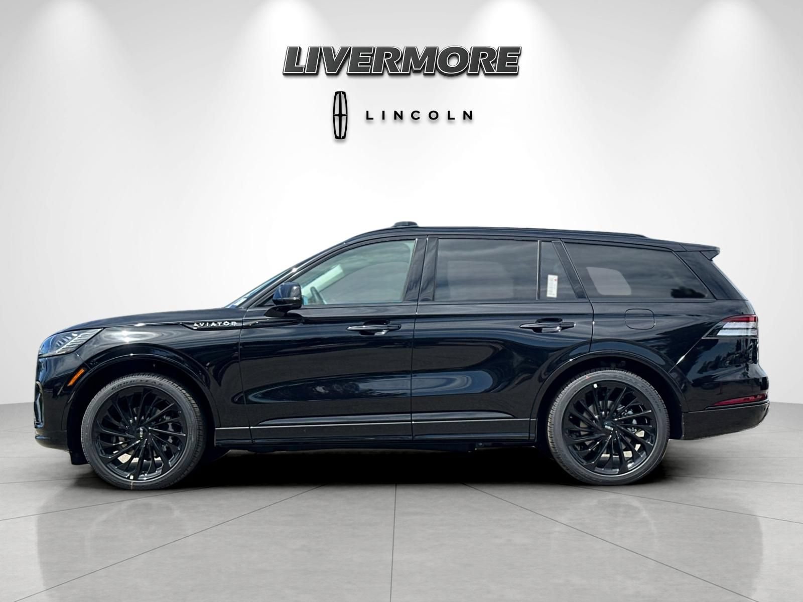 New 2026 Lincoln Aviator Reserve w/ Jet Appearance Package RWD image 6