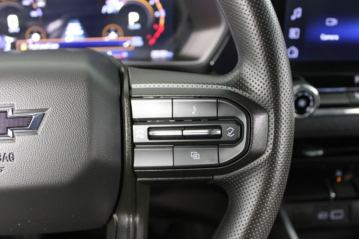 Used 2024 Chevrolet Colorado Trail Boss w/ Technology Package AWD/4WD image 16