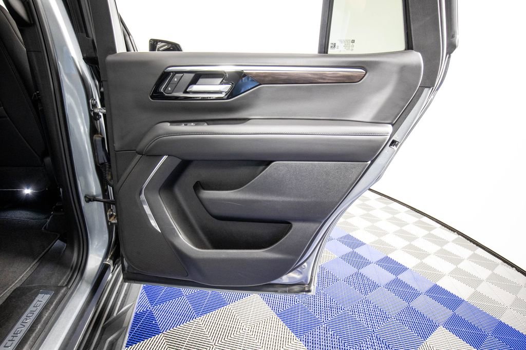 Used 2025 Chevrolet Tahoe LT AWD/4WD image 16