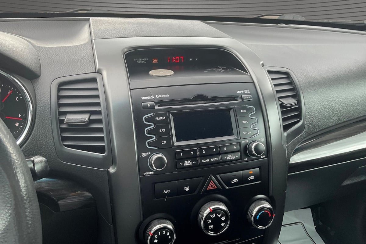 Used 2011 Kia Sorento 2WD w/ Convenience Pkg image 7