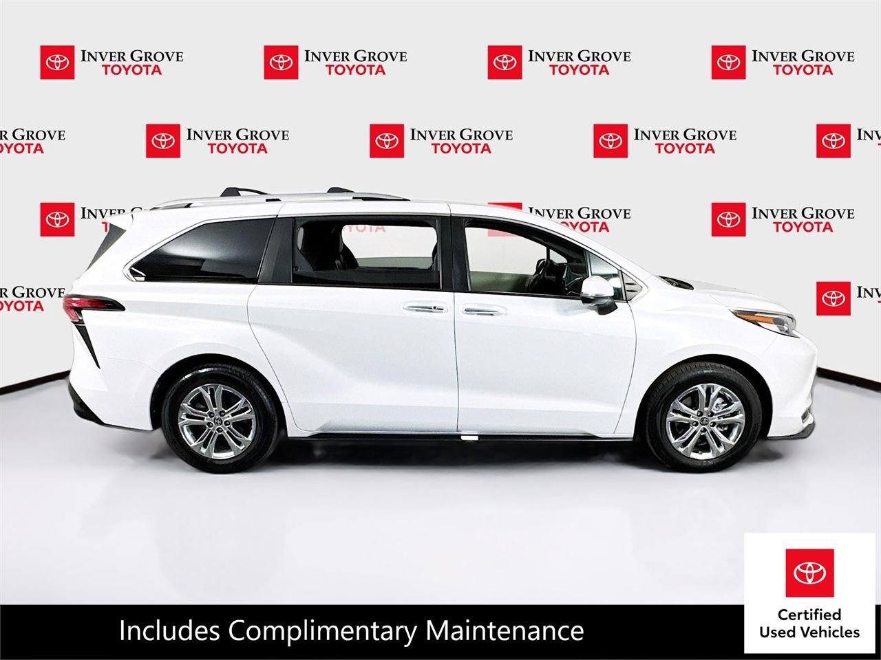 Certified 2022 Toyota Sienna Platinum image 4