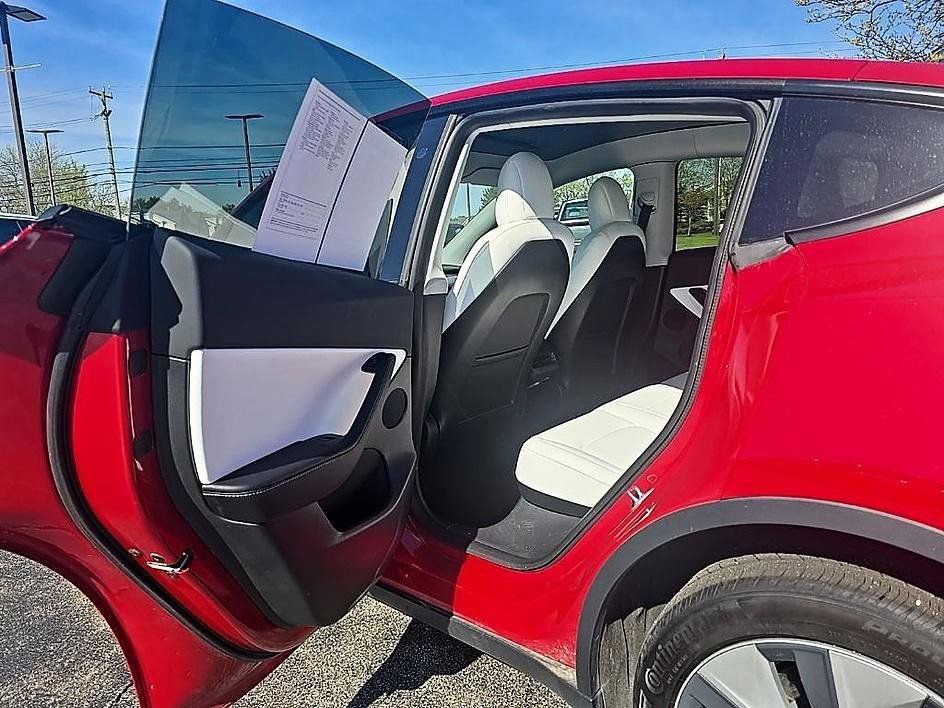 Used 2022 Tesla Model Y Long Range AWD/4WD image 21