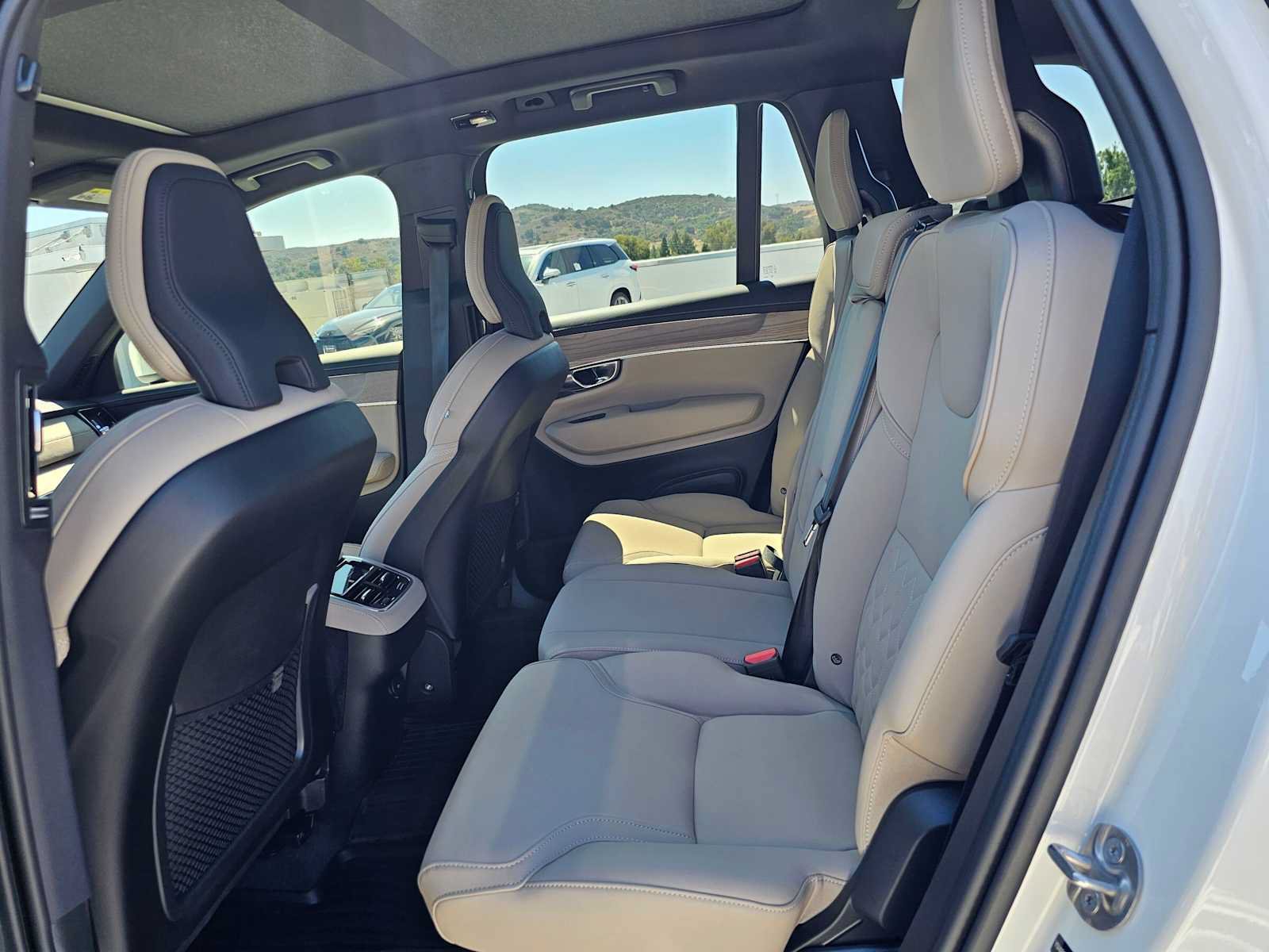 Used 2025 Volvo XC90 B6 Core w/ Climate Package AWD/4WD image 18