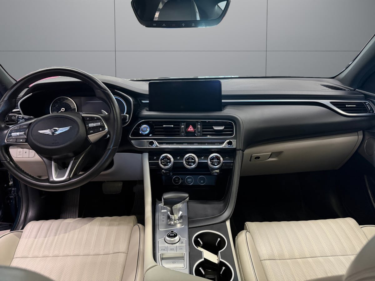 Used 2022 Genesis G70 2.0T w/ Prestige Package RWD image 12