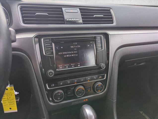 Used 2018 Volkswagen Passat 2.0T R-Line image 13