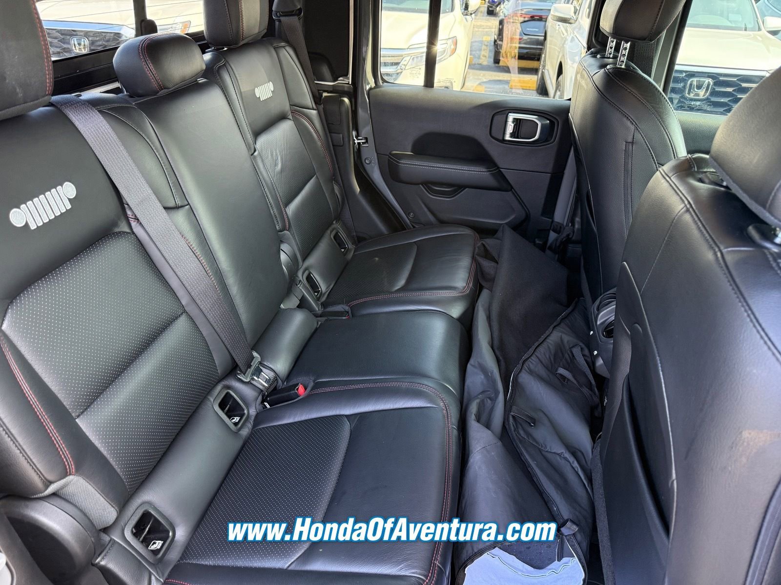 Used 2023 Jeep Gladiator Rubicon w/ LED Lighting Group AWD/4WD image 11