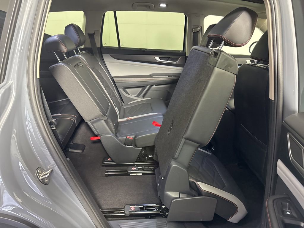 Used 2024 Volkswagen Atlas Peak Edition SEL image 16