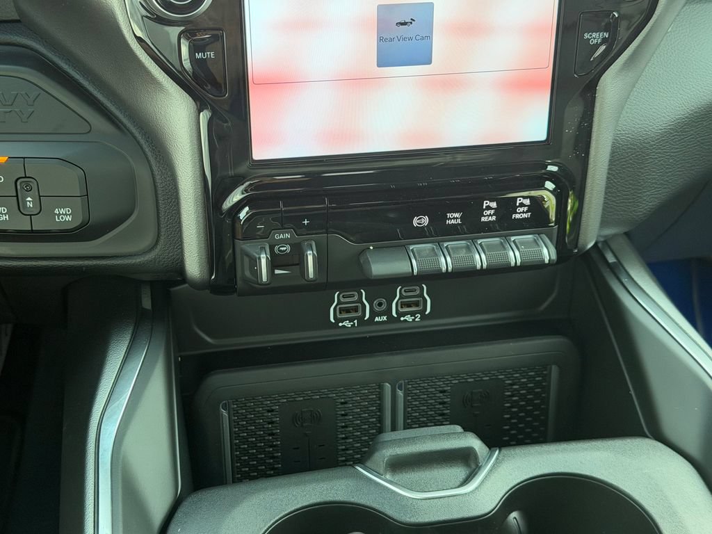 New 2026 RAM 2500 Laramie AWD/4WD image 16