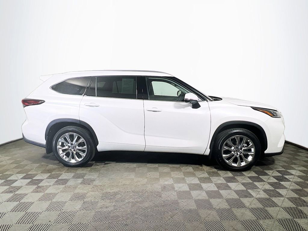 Certified 2025 Toyota Highlander Limited AWD/4WD image 9