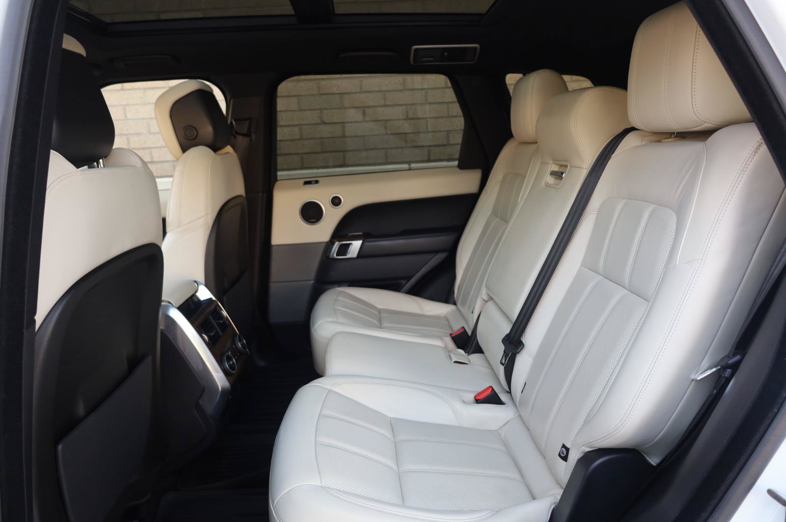 Used 2018 Land Rover Range Rover Sport HSE AWD/4WD image 20