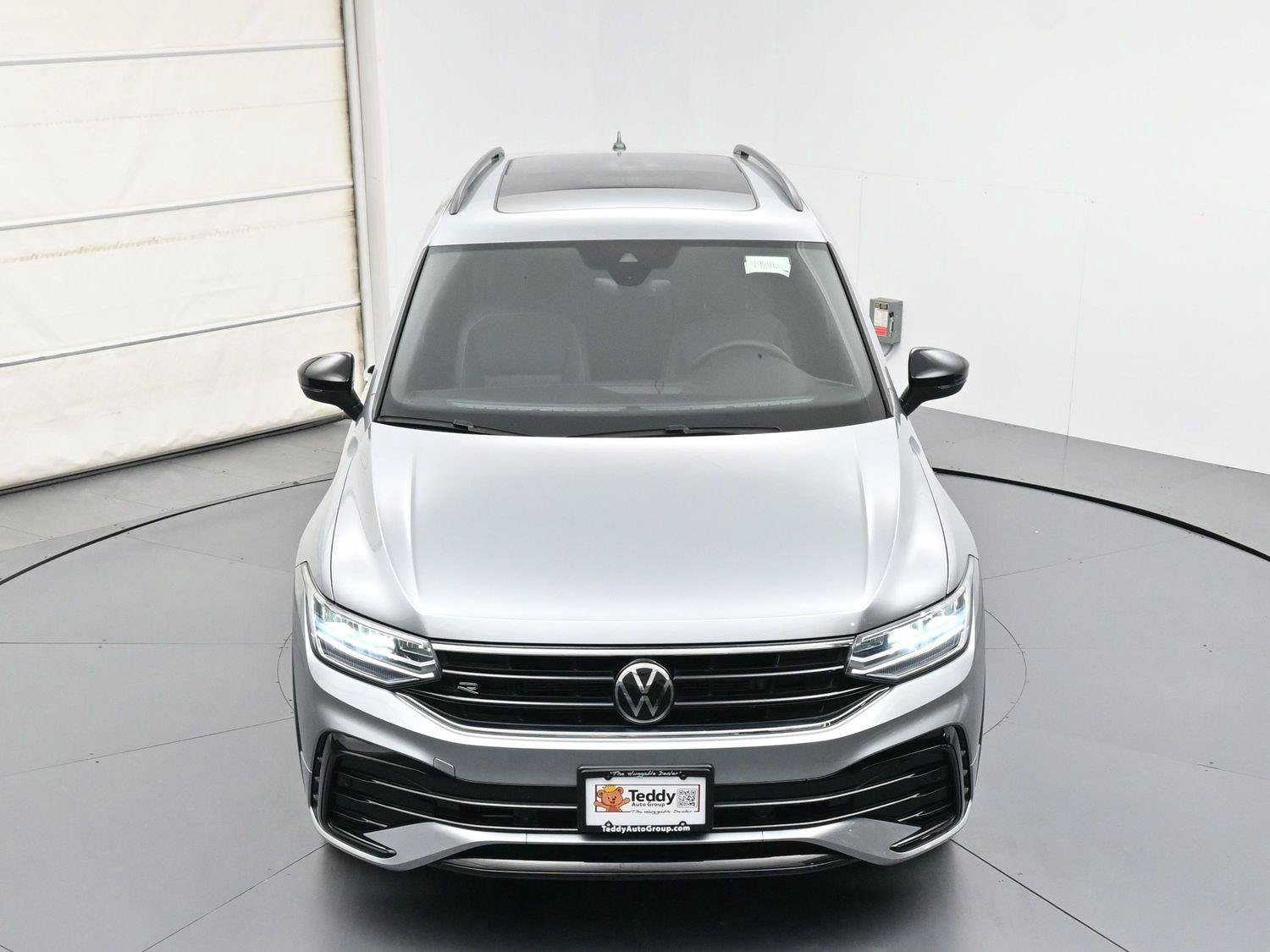 Used 2024 Volkswagen Tiguan SE R-Line AWD/4WD image 35