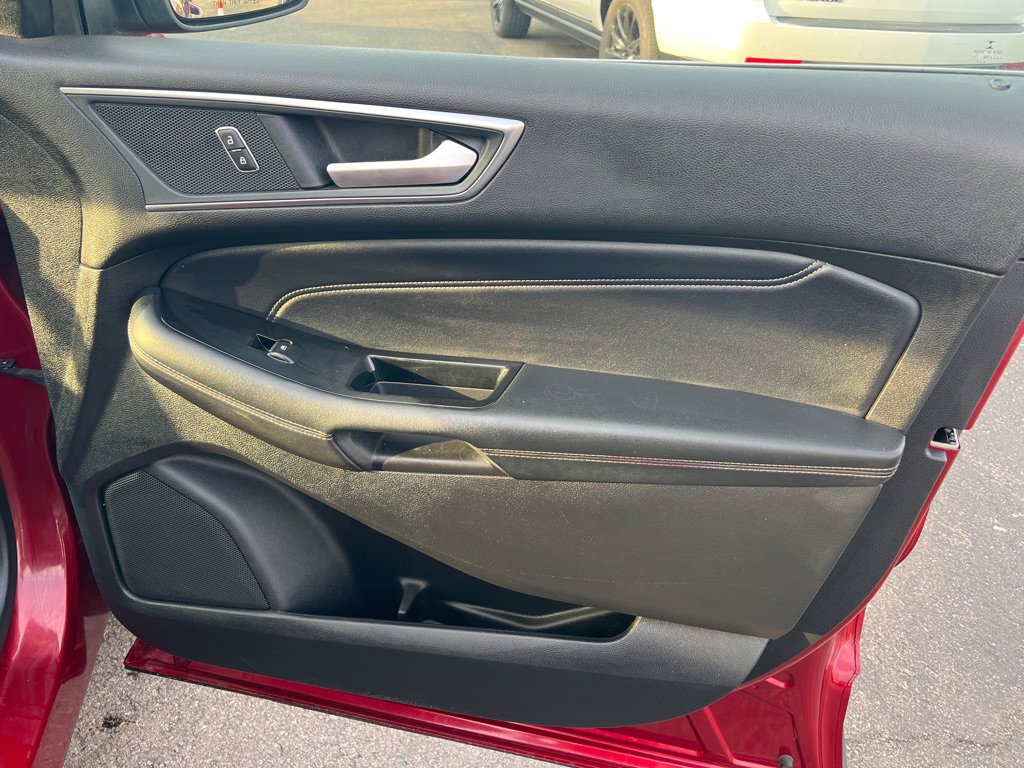 Used 2018 Ford Edge Titanium w/ Technology Package image 32