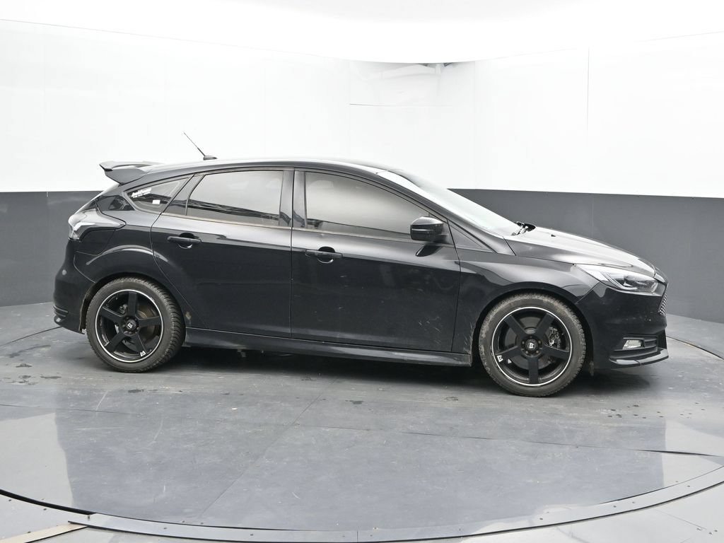 Used 2018 Ford Focus ST FWD image 4