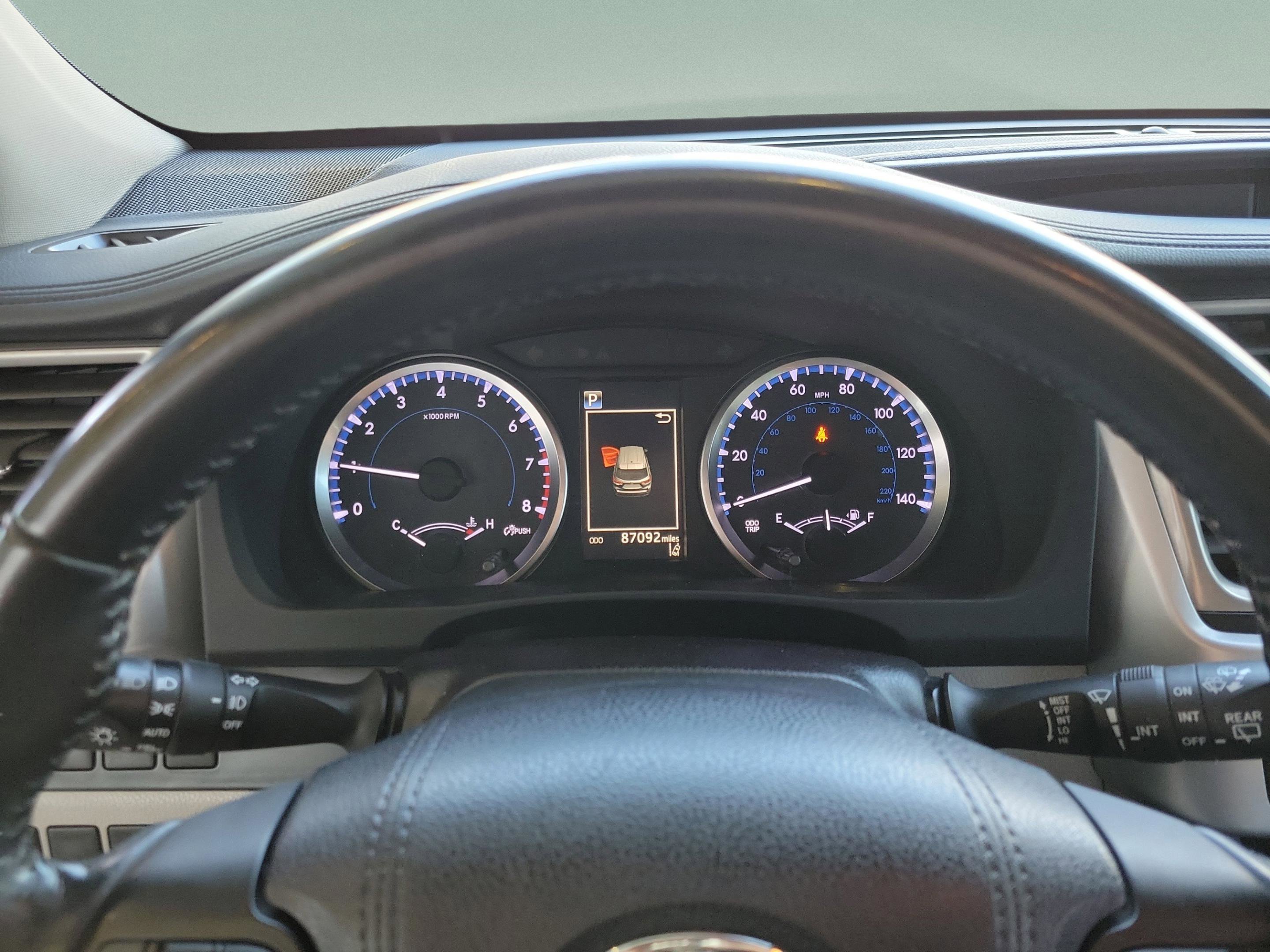 Used 2018 Toyota Highlander LE image 16