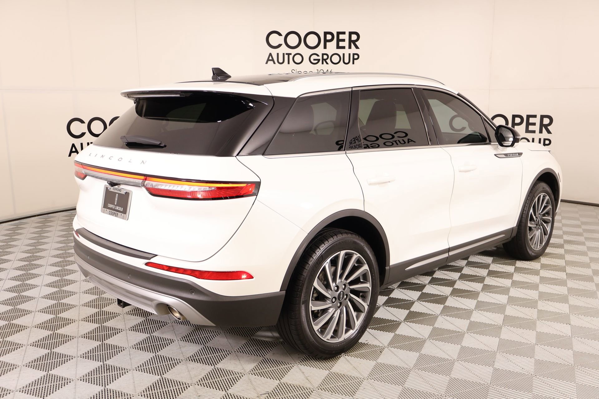 Used 2024 Lincoln Corsair Reserve w/ Equipment Group 201A image 22