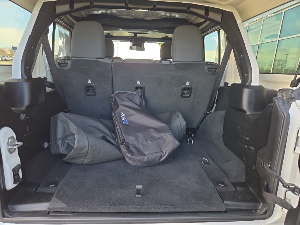Used 2024 Jeep Wrangler Sahara image 22