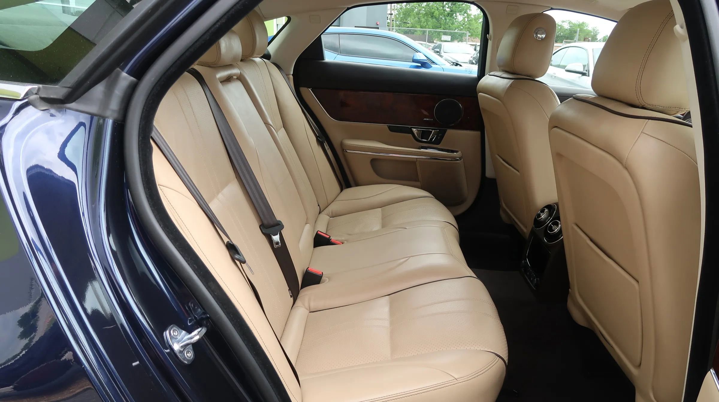 Used 2019 Jaguar XJ R-Sport RWD image 23