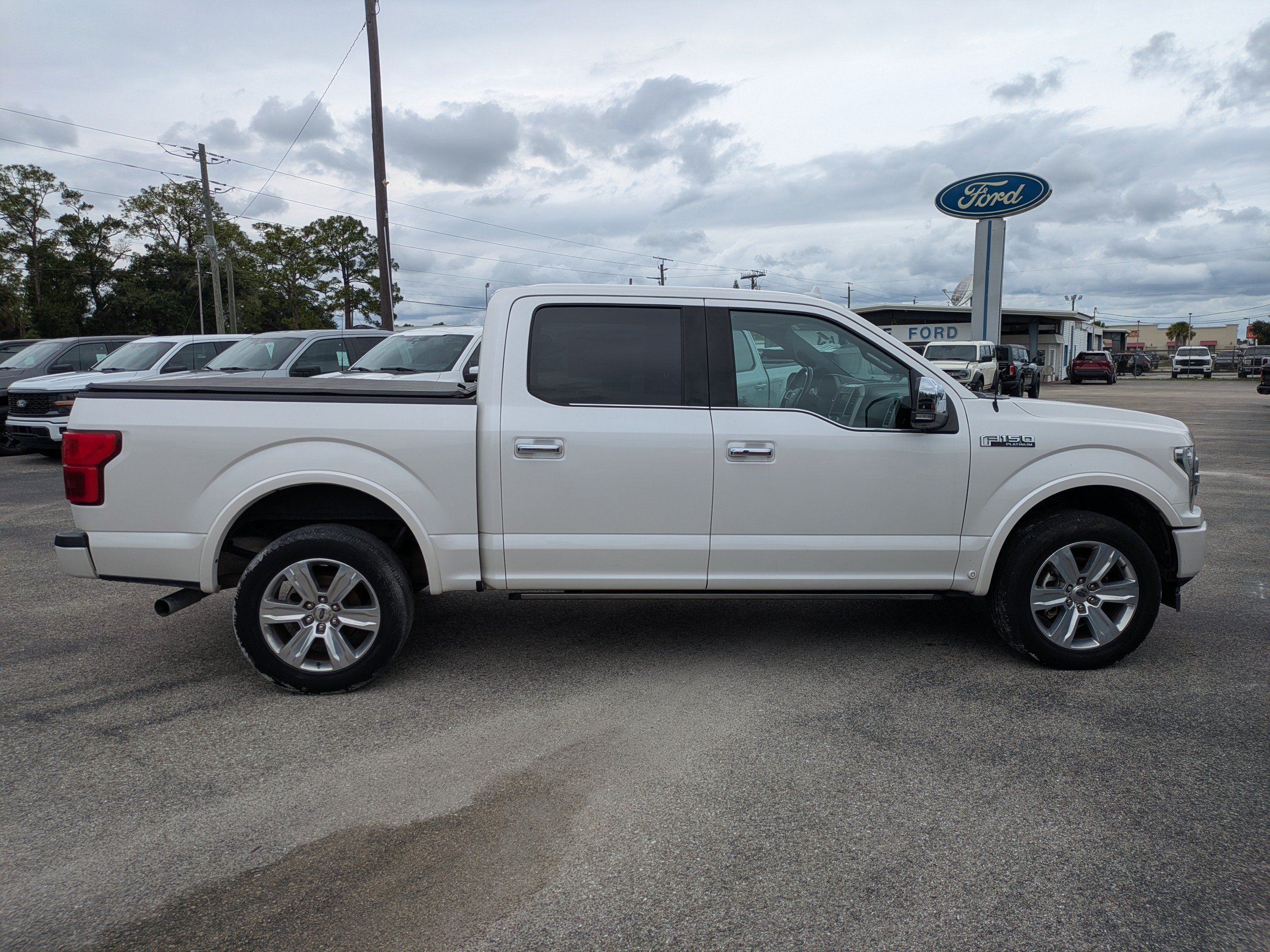Used 2019 Ford F150 Platinum w/ Equipment Group 701A Luxury AWD/4WD image 3