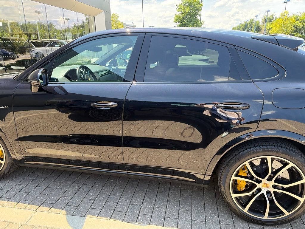 Used 2022 Porsche Cayenne Turbo S AWD/4WD image 8