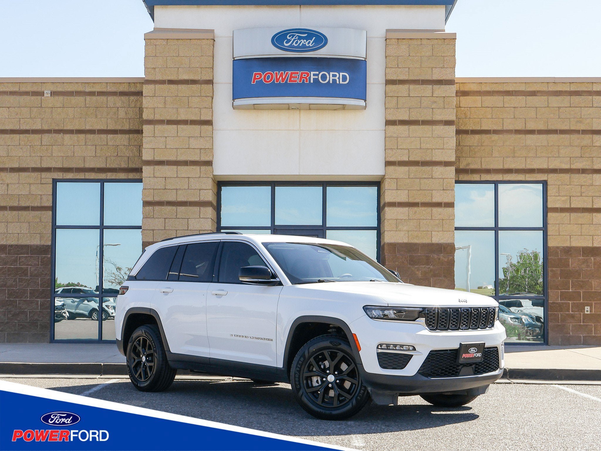 Used 2023 Jeep Grand Cherokee Limited AWD/4WD image 1