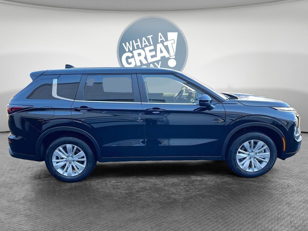 New 2026 Mitsubishi Outlander ES FWD image 9