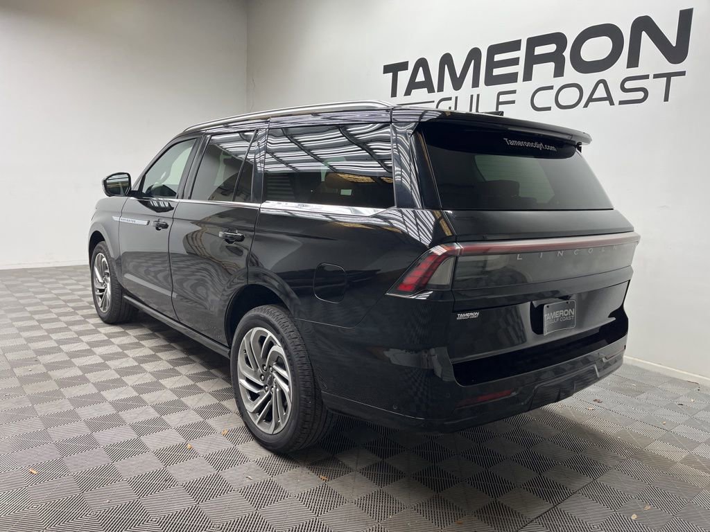 Used 2025 Lincoln Navigator Reserve image 8