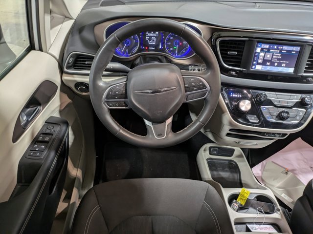 Used 2023 Chrysler Voyager LX image 14