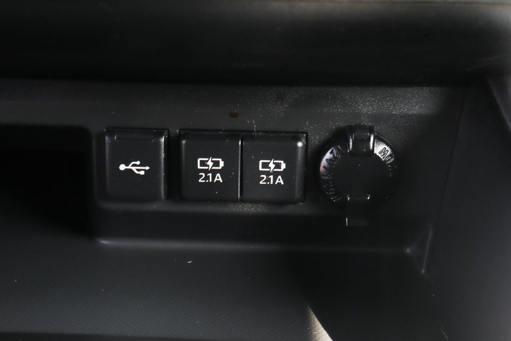 Used 2021 Toyota Highlander L FWD image 35