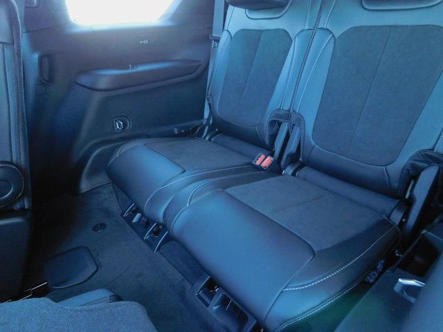 New 2025 Jeep Grand Cherokee L Laredo image 23