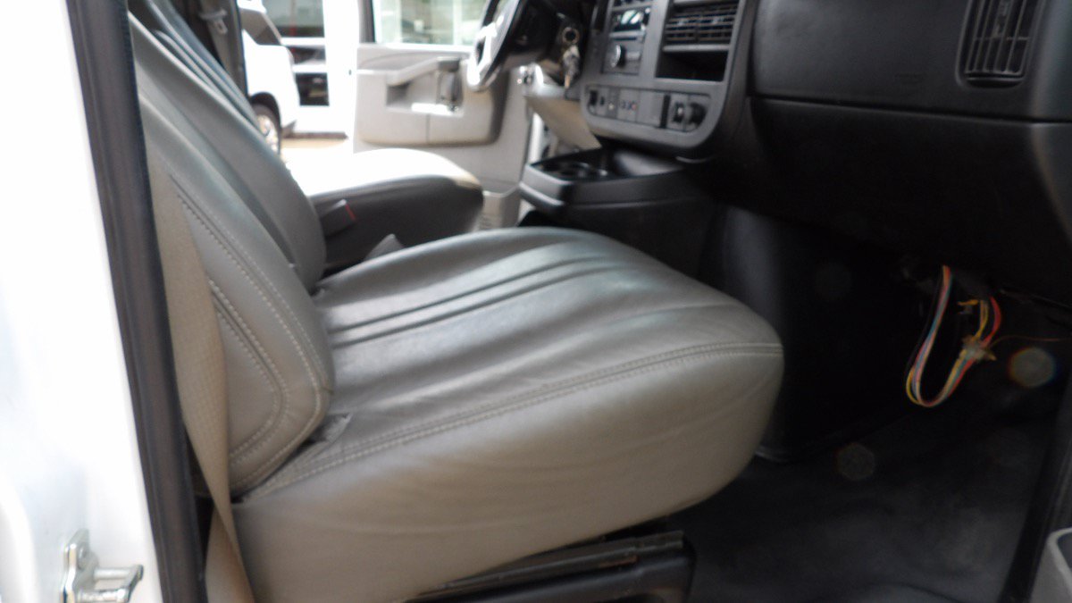 Used 2017 Chevrolet Express 3500 LS RWD image 25