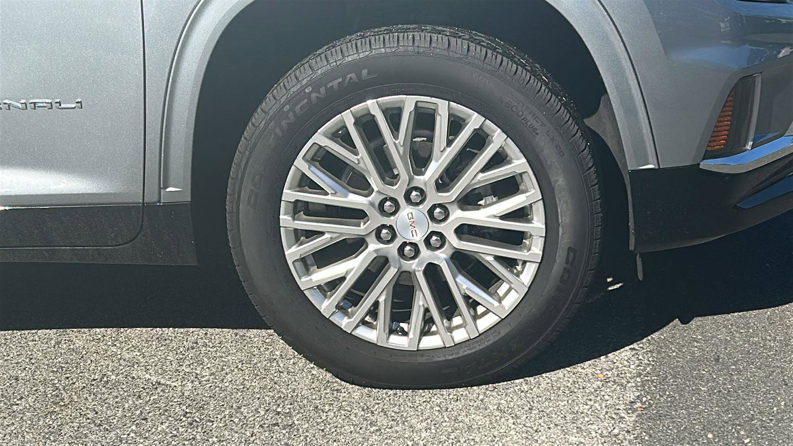 New 2024 GMC Acadia Denali w/ LPO, Floor Liner Package image 10