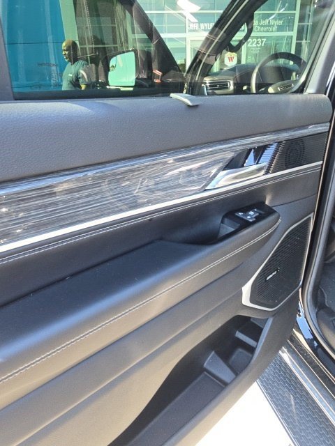 Used 2022 Jeep Wagoneer Series II w/ Convenience Group I AWD/4WD image 14