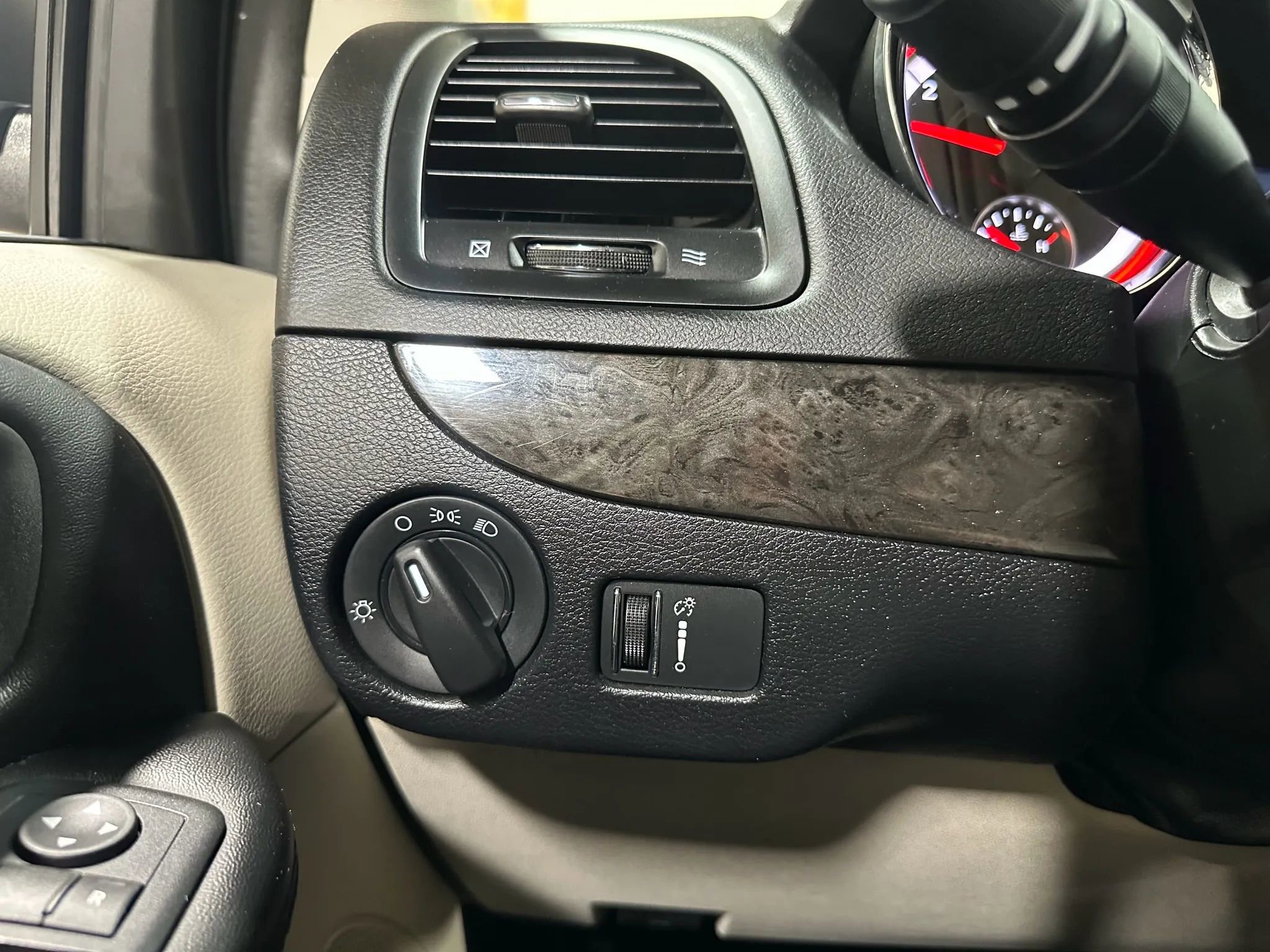 Used 2019 Dodge Grand Caravan SE image 37