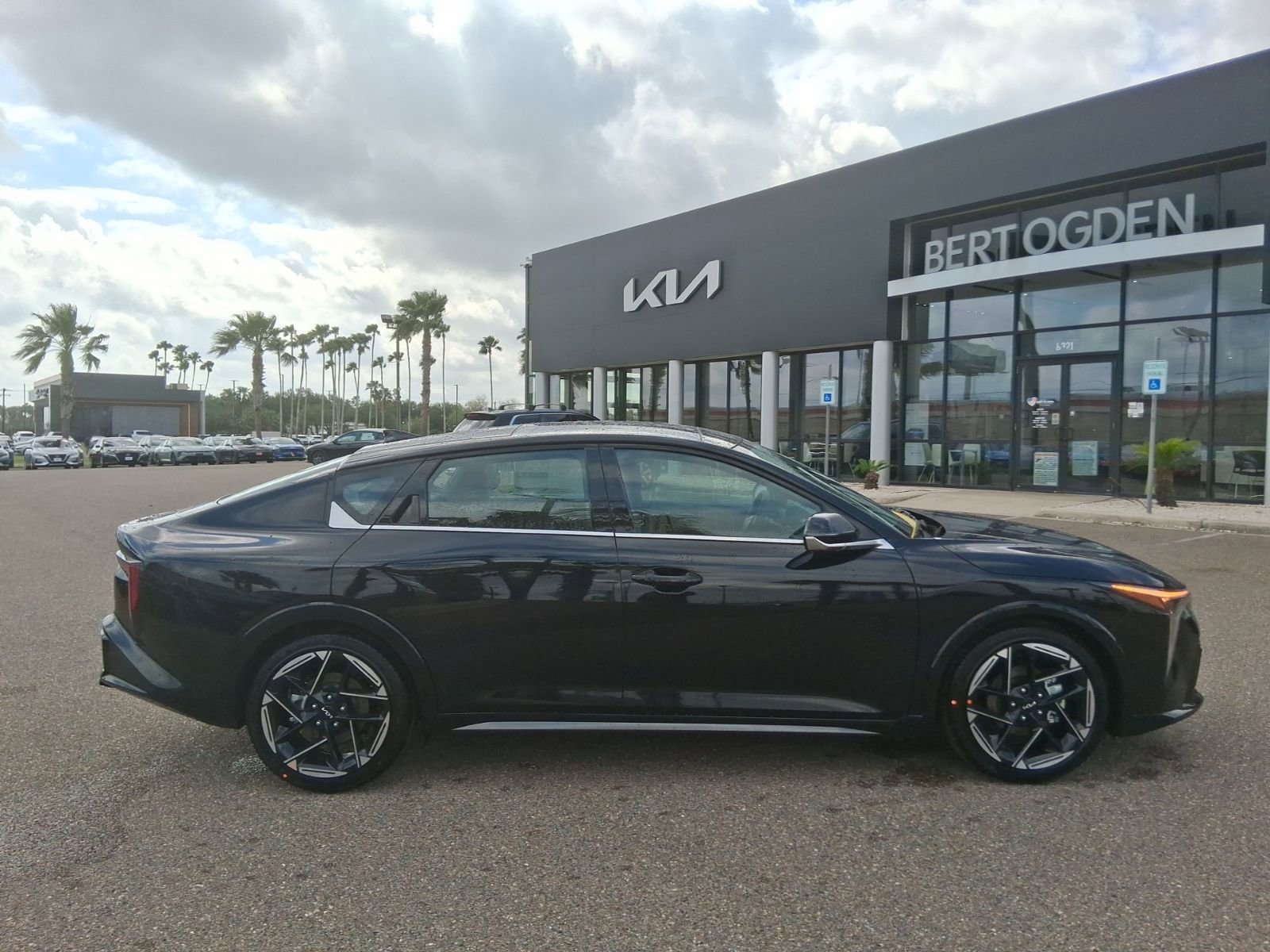 New 2026 Kia K4 GT-Line FWD image 3