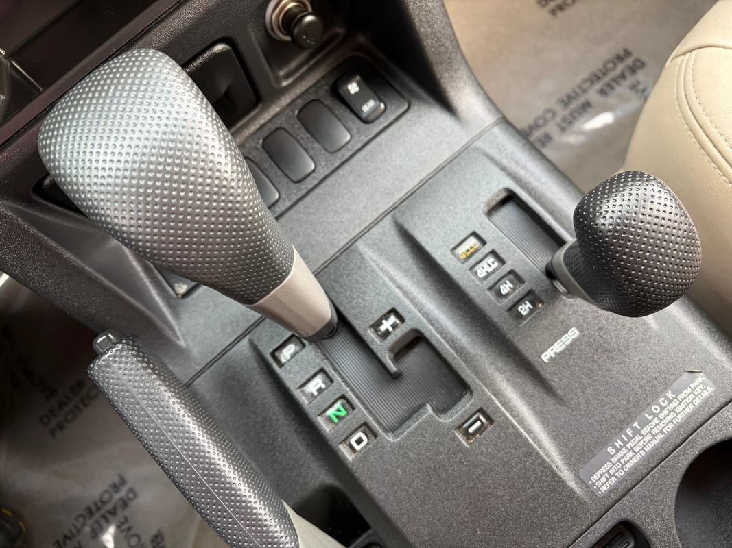 Used 2002 Mitsubishi Montero Limited AWD/4WD image 11