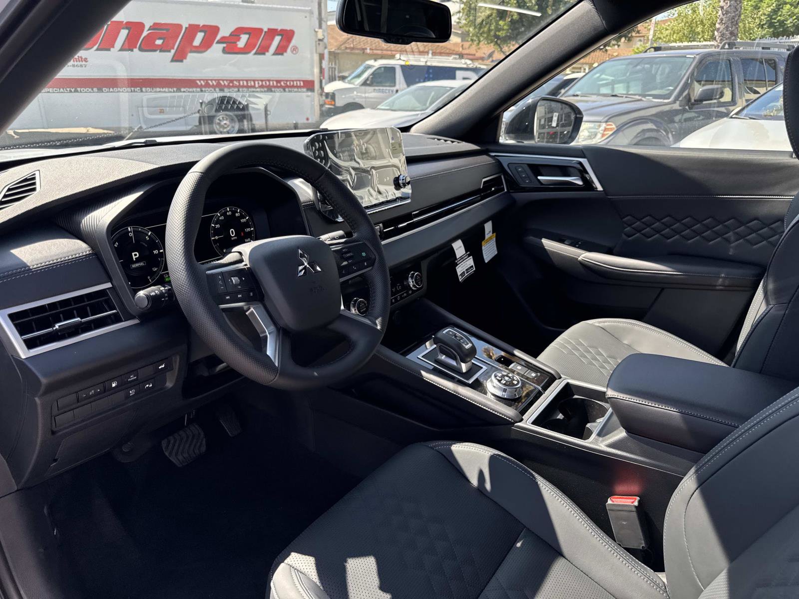New 2025 Mitsubishi Outlander SEL image 17