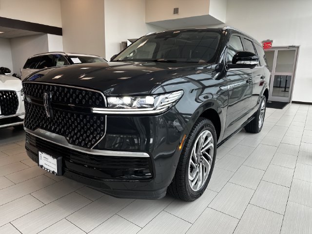 Certified 2025 Lincoln Navigator Reserve AWD/4WD image 8