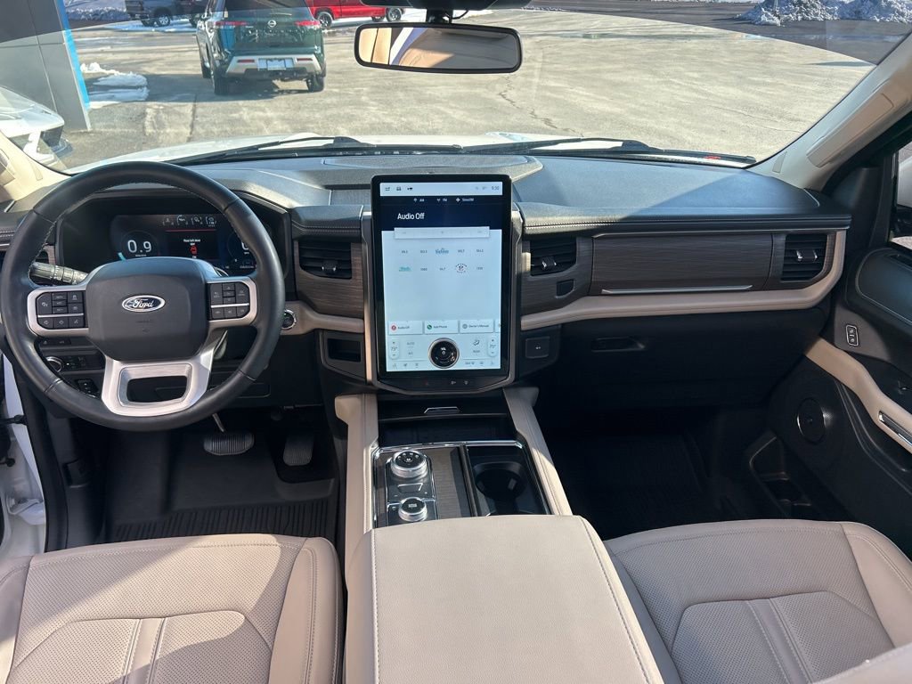 Used 2022 Ford Expedition Max Limited image 16
