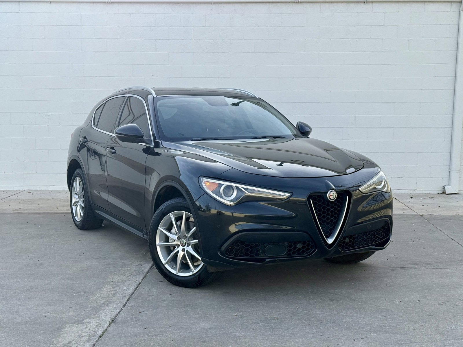 Used 2018 Alfa Romeo Stelvio Ti AWD/4WD image 1