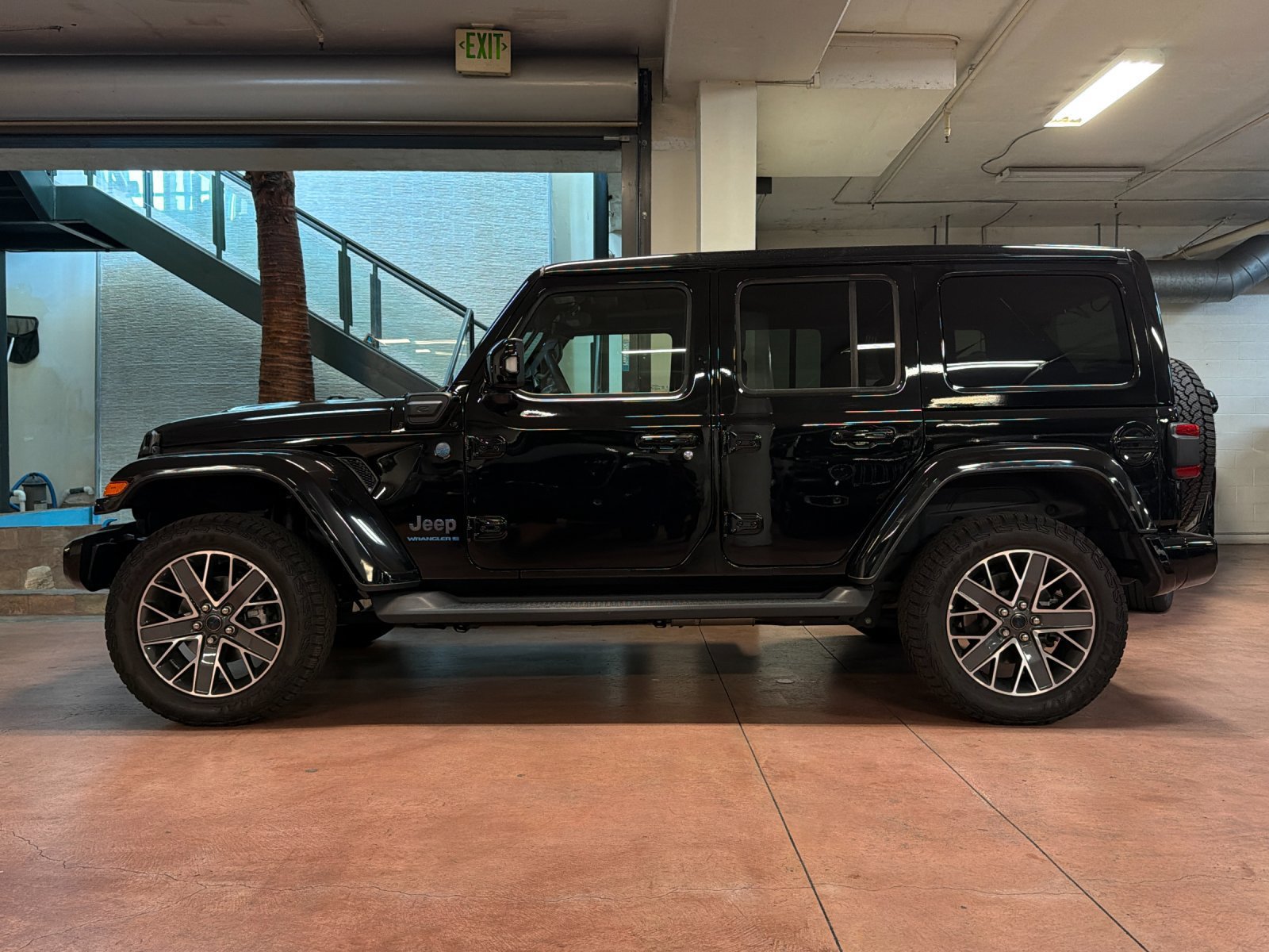 Used 2024 Jeep Wrangler High Altitude AWD/4WD image 2