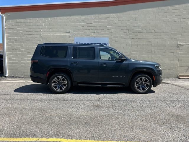 Used 2023 Jeep Wagoneer 4WD w/ Premium Group I image 3