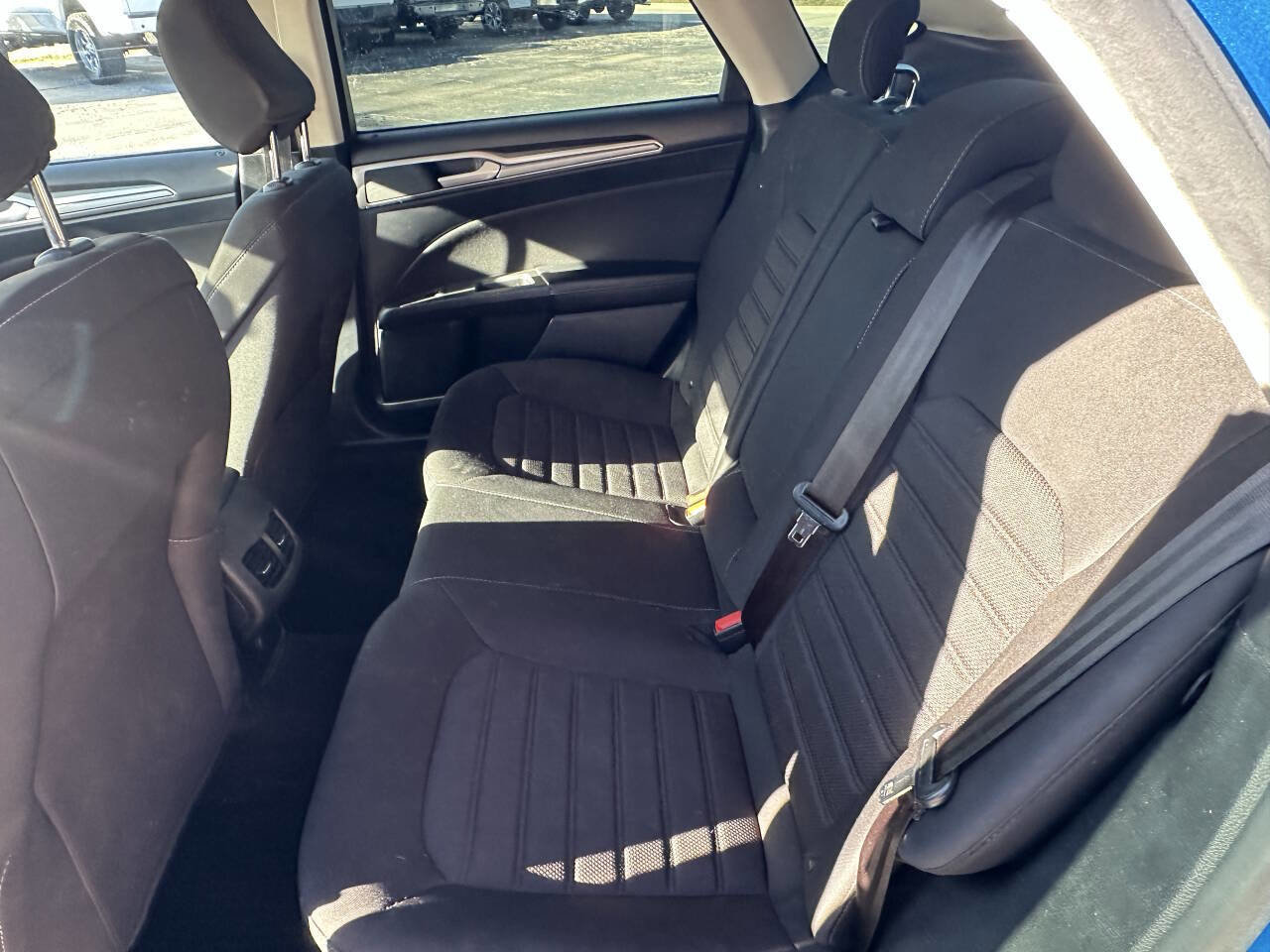 Used 2020 Ford Fusion SE image 12