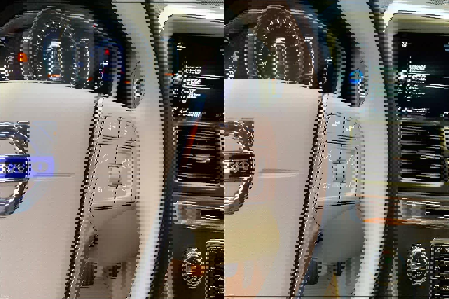 Used 2016 Volvo XC60 T5 Platinum image 23