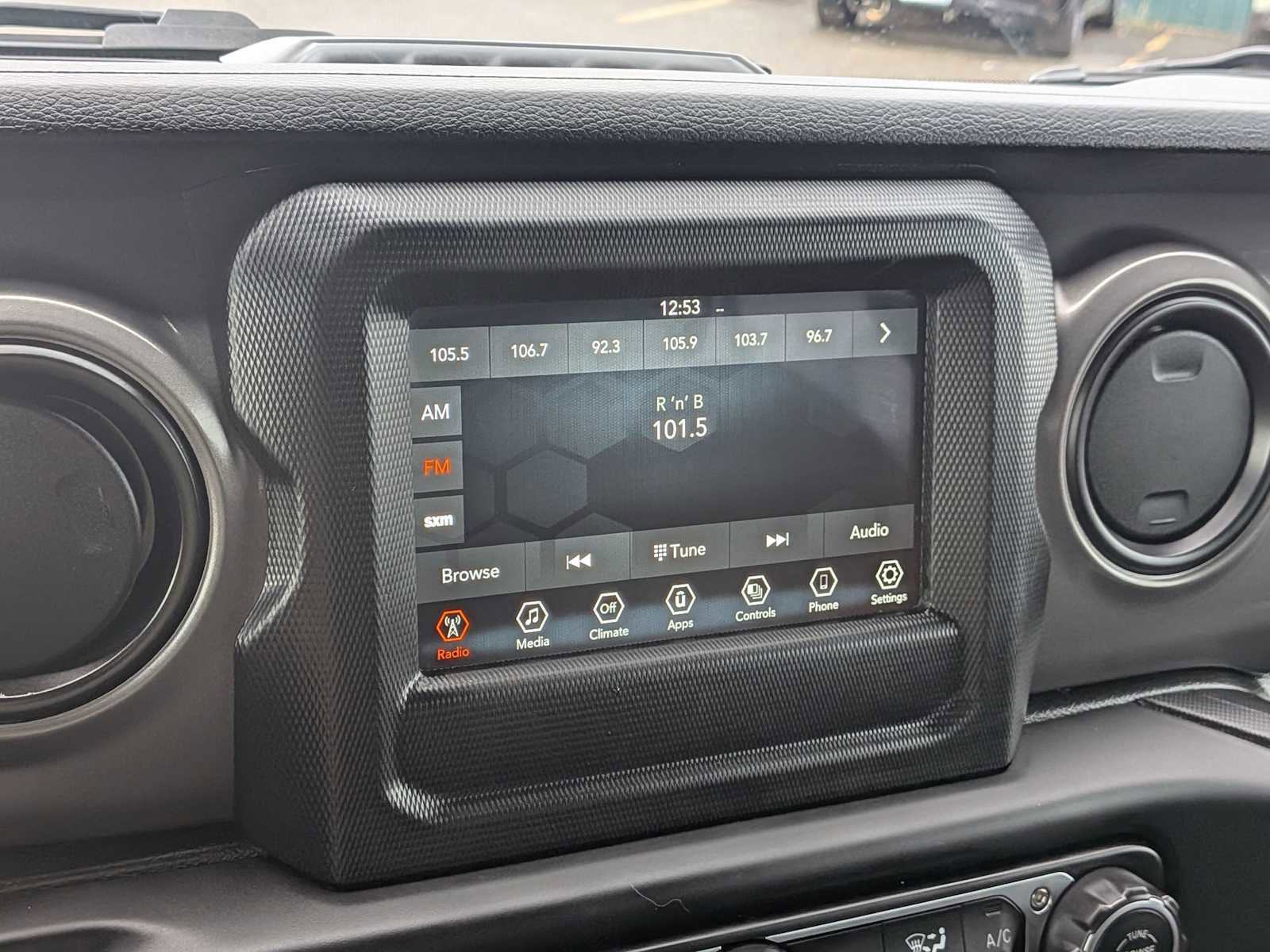 Used 2023 Jeep Wrangler Unlimited image 29