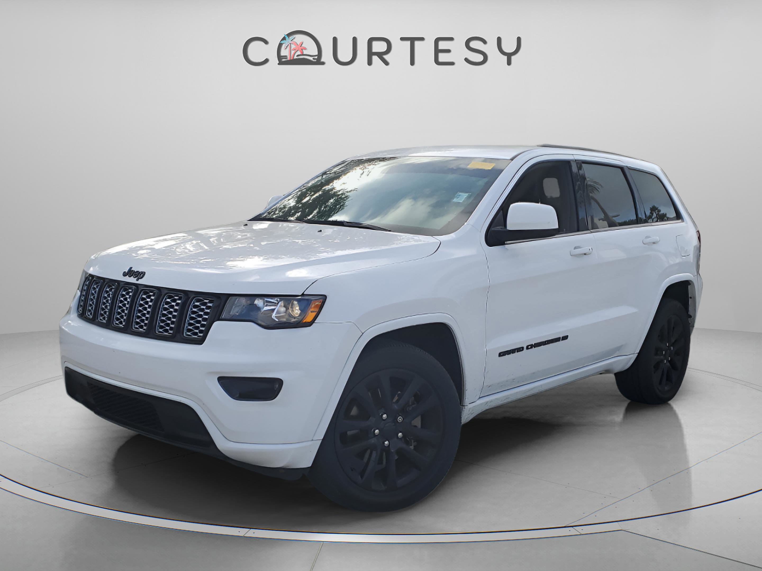 Certified 2022 Jeep Grand Cherokee Laredo X image 1