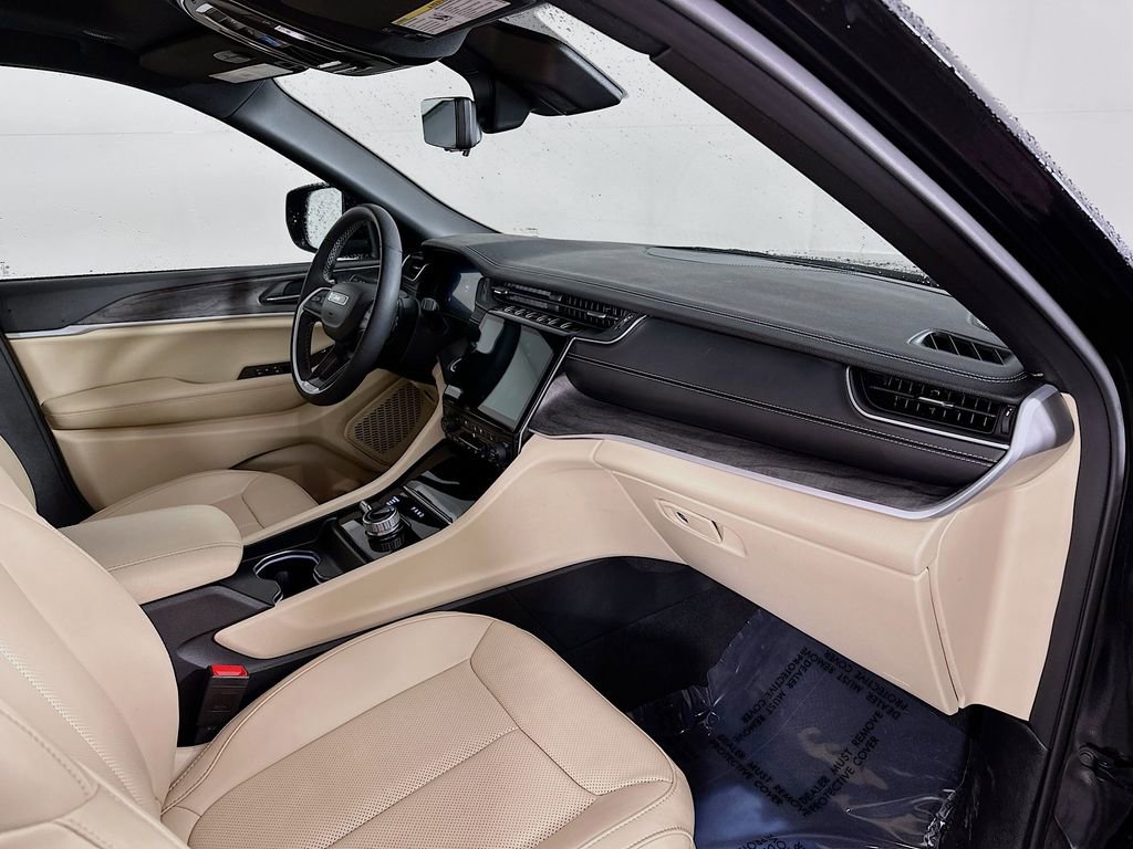 Certified 2025 Jeep Grand Cherokee L Limited w/ Luxury Tech Group II image 43