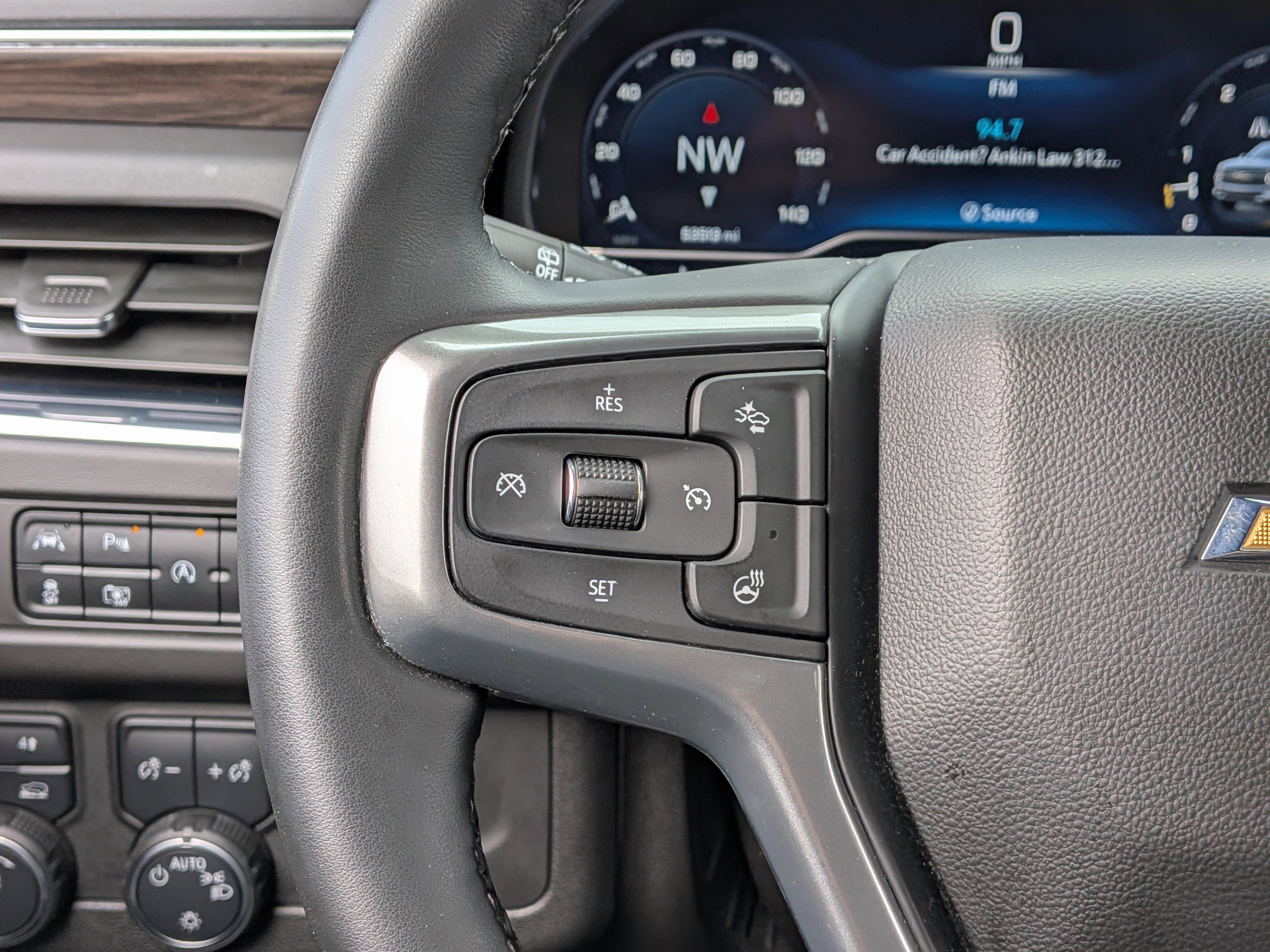 Used 2024 Chevrolet Suburban LT w/ Luxury Package image 34