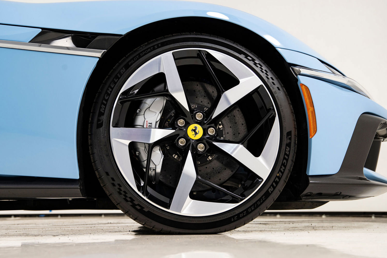 Certified 2025 Ferrari 12Cilindri RWD image 22