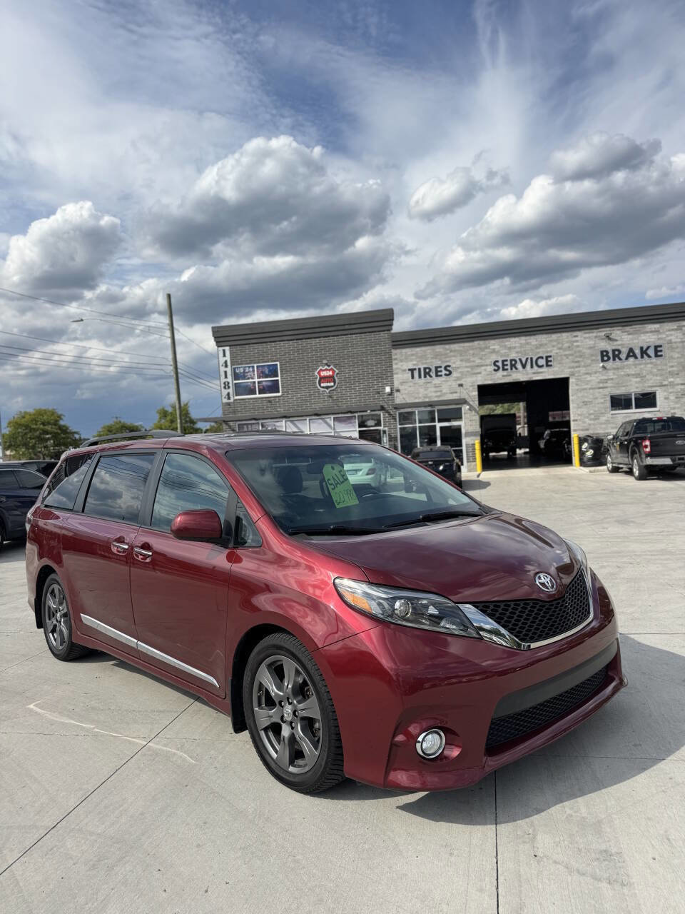 Used 2017 Toyota Sienna SE